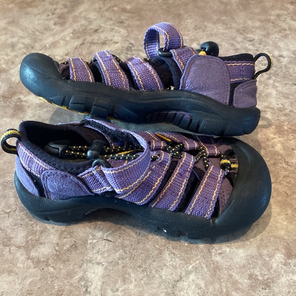 Kids Keens sandals size 10 - Picture 3 of 5